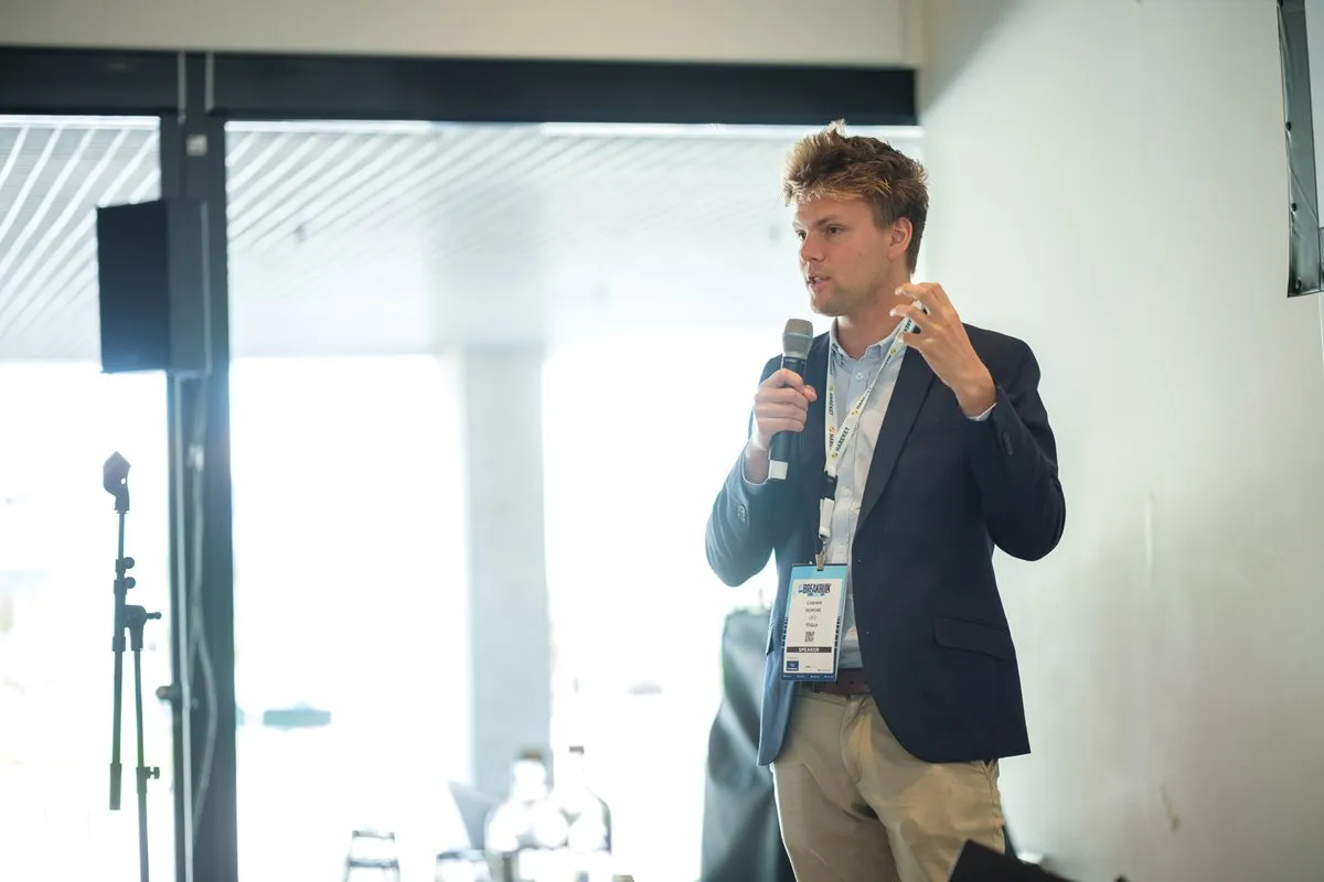Speaker delivers an innovation pitch at Breakbulk Europe.