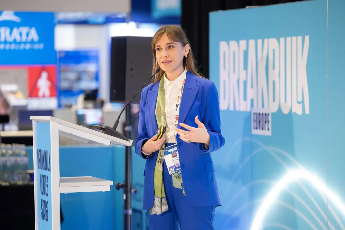 Speaker delivers an Innovation Pitch presentation at Breakbulk Europe.