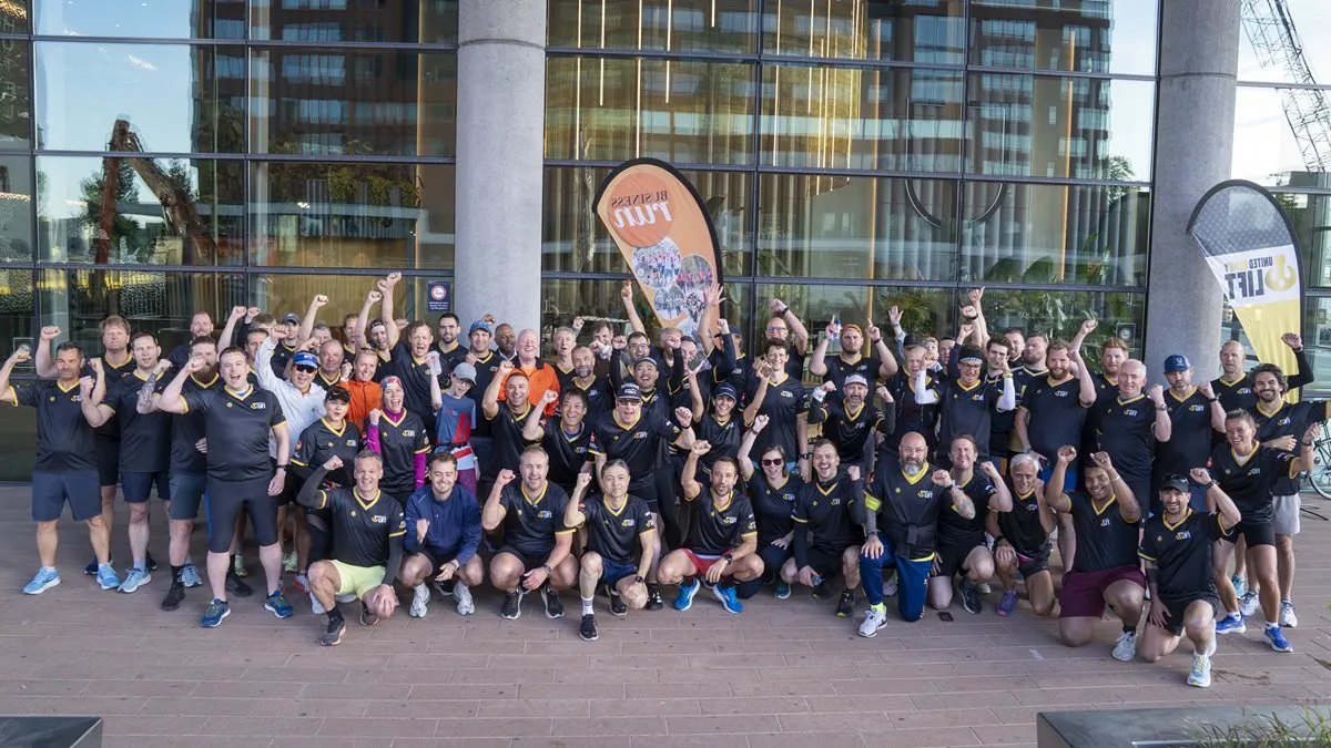 Participants celebrate together at the Breakbulk Europe BUSINESSrun.