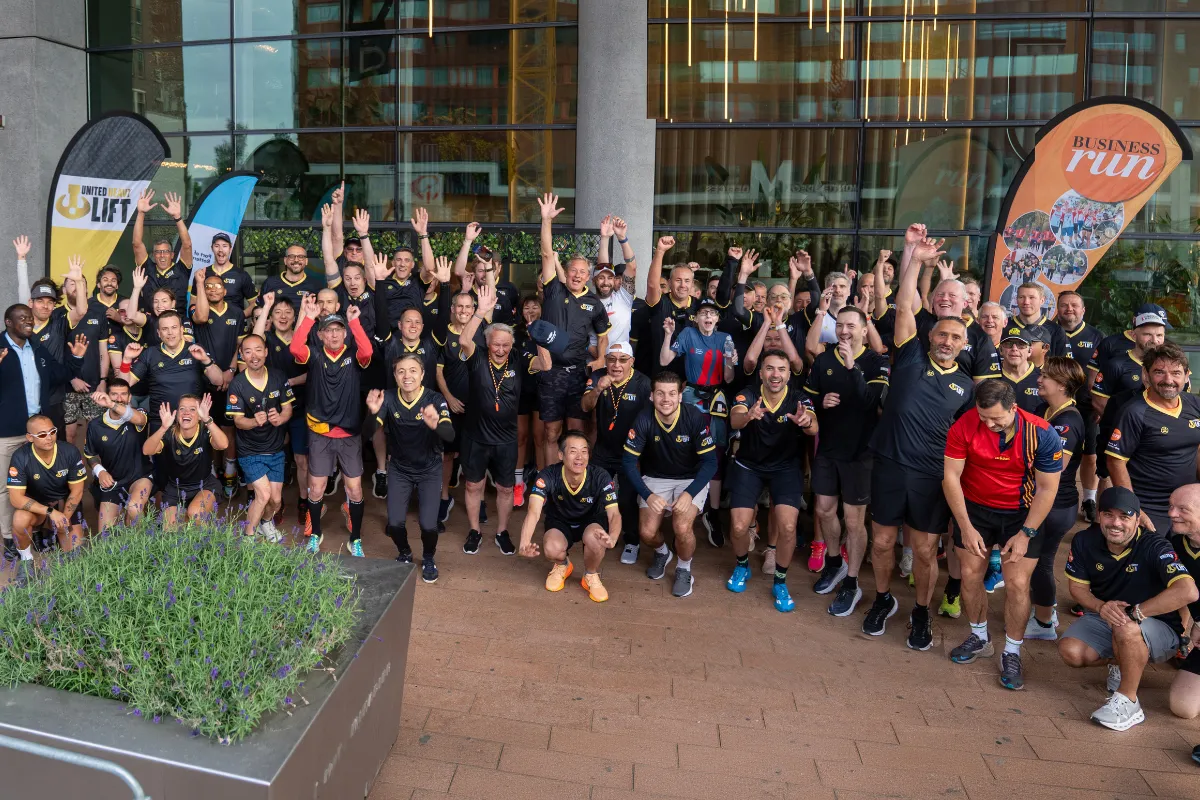 Participants celebrate together at the Breakbulk Europe BUSINESSrun.